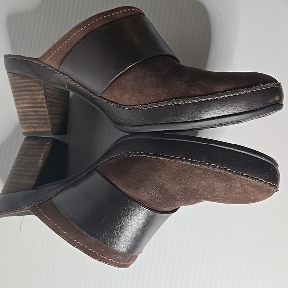 Clarks Artisan Women's 9 Brown and Black Heeled Mules Buckle - Picture 3 of 7